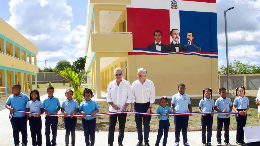Presidente Abinader inaugura escuelas en La Altagracia con capacidad para 1,600 estudiantes