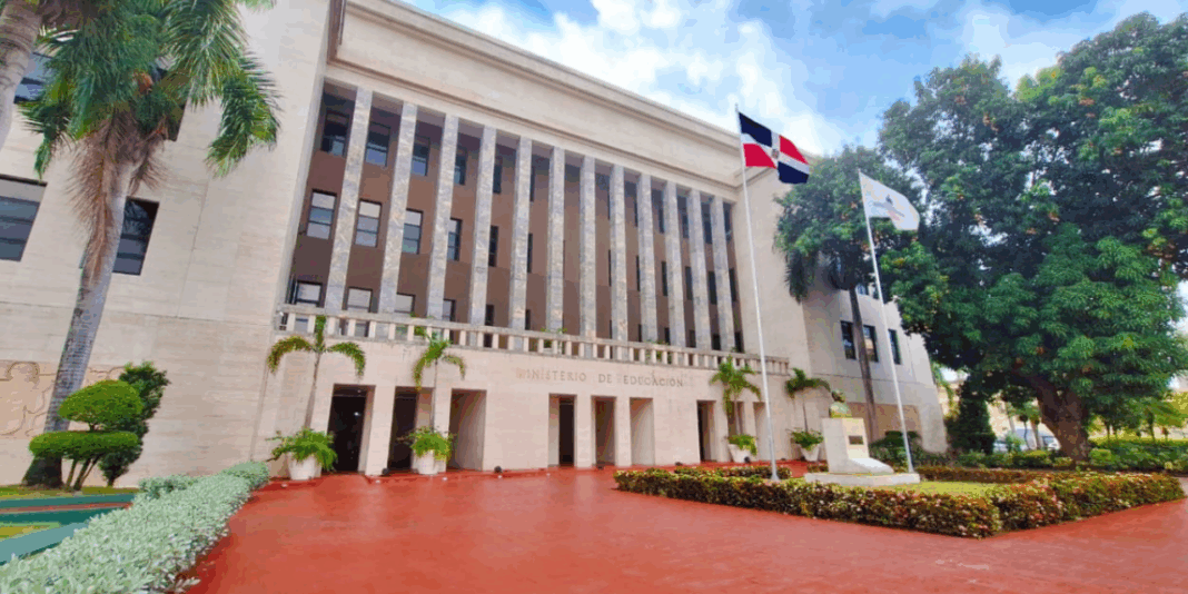 MINERD suspende personal de escuela de Santo Domingo Este tras video musical con contenido vulgar