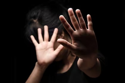 Trasladan a casa de acogida a víctima de violación grupal en Villa González