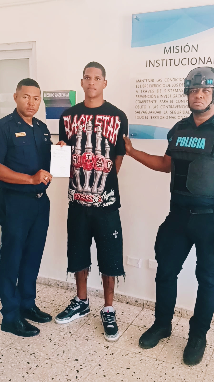 Policía informa se entrega “El Burro”, presunto responsable de múltiples atracos en SDE