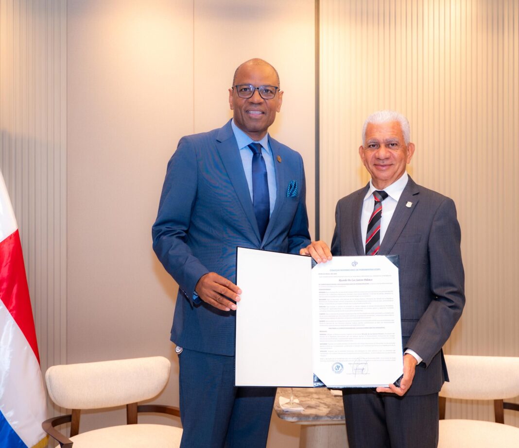 Colegio Dominicano de Periodistas reconoce al presidente del Senado, Ricardo de los Santos, por su respaldo al gremio periodístico