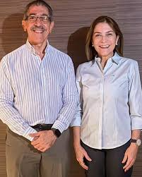 Asjana agradece a Carolina su apoyo para su victoria en la UASD