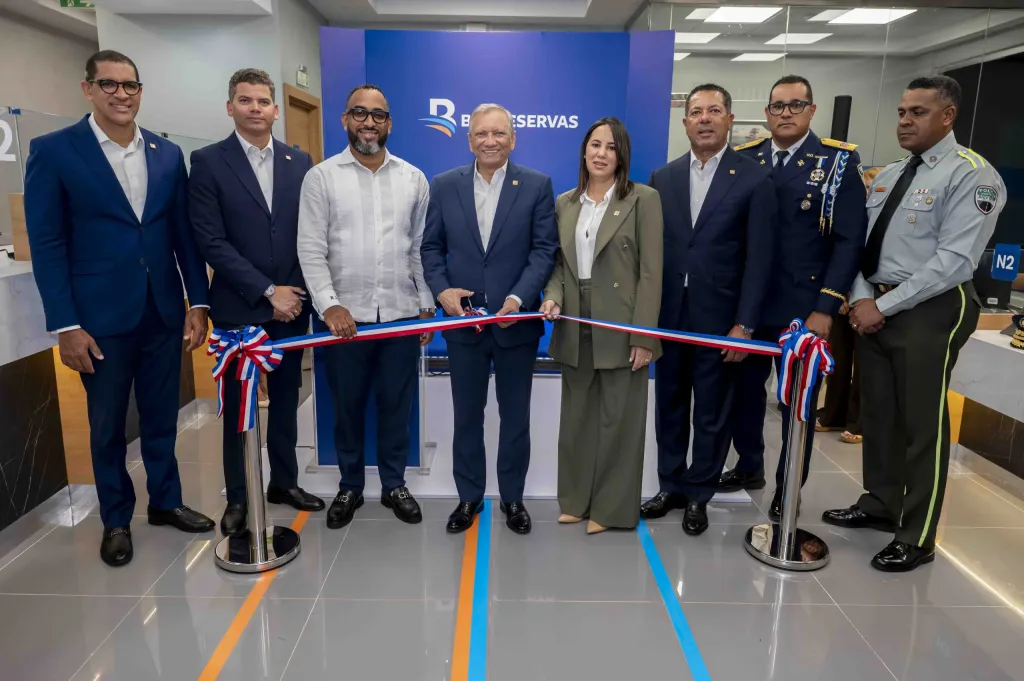 Banreservas inaugura oficina en el Centro de Retención de Vehículos de Pedro Brand