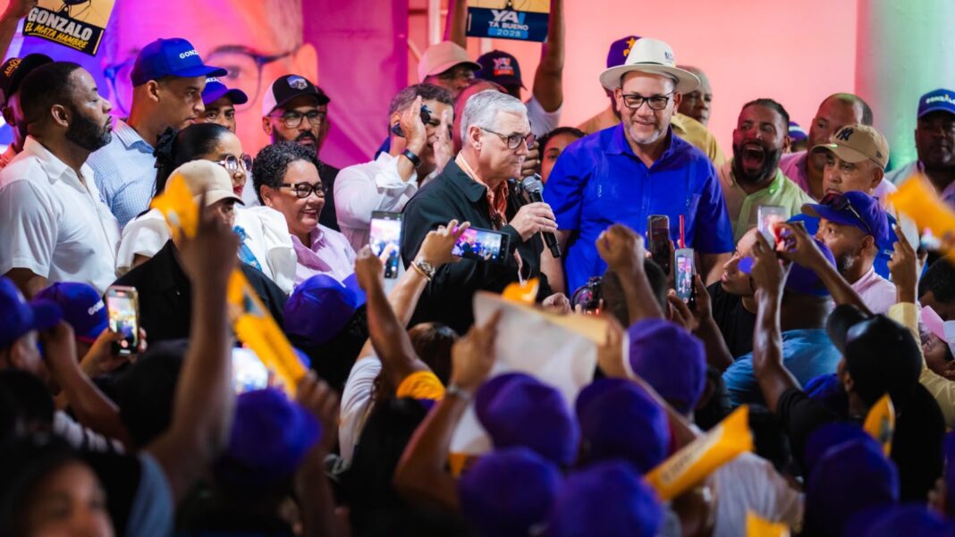 Gonzalo Castillo recorre ocho localidades de San Cristóbal y afirma que “gobernar es resolver” Gonzalo Castillo recorre ocho localidades de San Cristóbal y afirma que “gobernar es resolver”